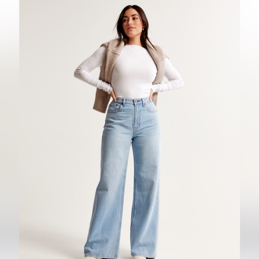 ABERCROMBIE Curve Love Wide Leg Jean NWT